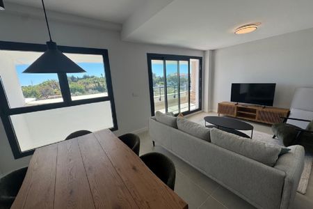 3 Bedroom Apartment For Rent in Estepona, Málaga - Photo 4