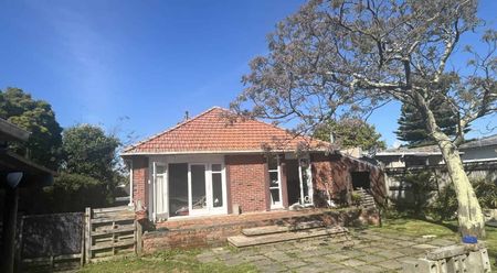 Four Bedroom Home - Rosyln - Photo 5