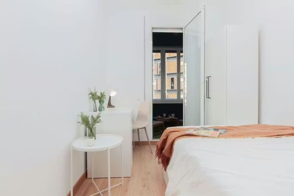 Plaça de Lesseps, Barcelona, Catalonia 08023 - Foto 1