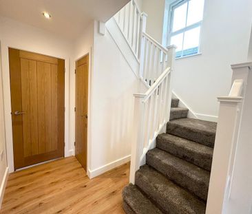 4 bedroom detached house to rent - Photo 2