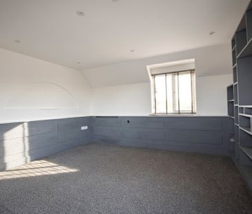 Bluebell Close, Rush Green, Romford, RM7 - Photo 2