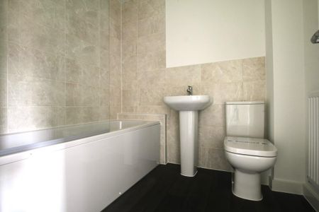 2 bedroom semi-detached house to rent - Photo 5