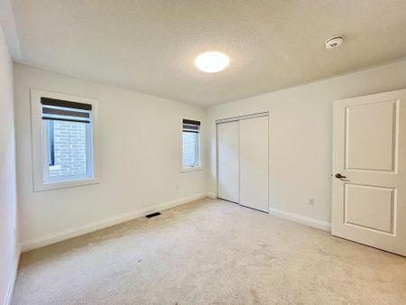 For Lease - 1404 Mockingbird Square, Pickering, Ontario - Photo 3