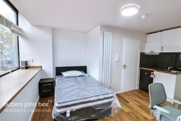 Studio to rent - Photo 1