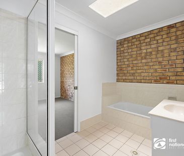 NEWLY PAINTED CHARMING 3 BEDROOM UNIT IN CAPALABA - Photo 6