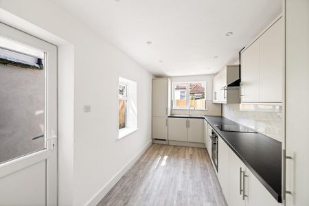 4 bedroom terraced house to rent - Photo 4