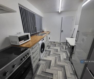 1 bedroom in a house share to rent - Photo 4