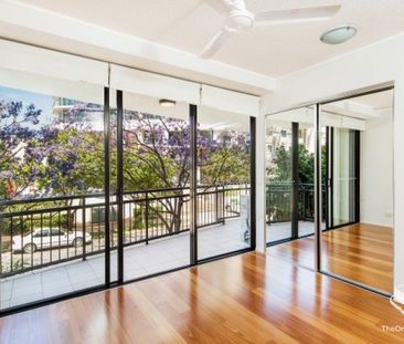 Modern Apartment with Oversized Balcony & Versatile Study/Second Be... - Photo 4