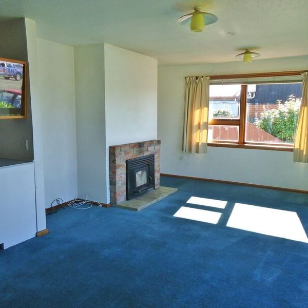 RICCARTON – 4 BEDROOMS/1 BATH, MINUTES WALK TO UC - Photo 1