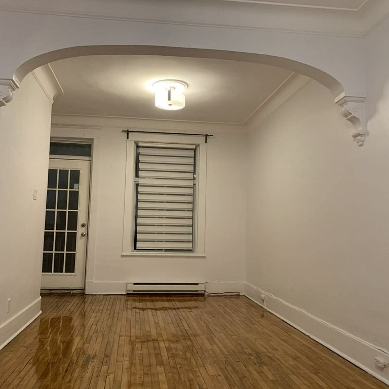 Très Grand 5 1/2 (superficie ( 6 1/2) - Photo 1