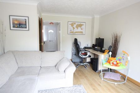 2 bedroom end of terrace house to rent - Photo 2