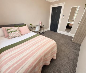 3 bedroom flat to rent - Photo 6
