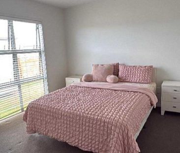 Kelly Jade - Bring your furry friends! - Photo 3