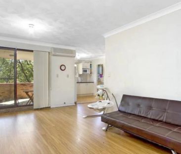 SPACIOUS TWO-BEDROOM APARTMENT! - Photo 2