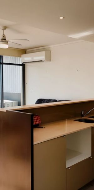 4 bed 2 bath - Photo 1