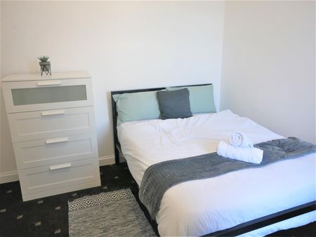 Christchurch Road, Bournemouth - Photo 5