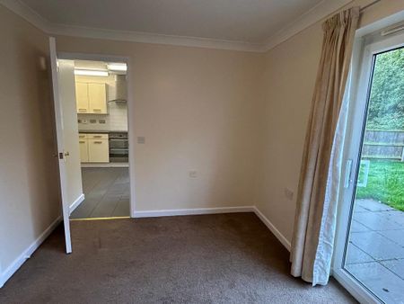 4 bedroom detached house to rent - Photo 5