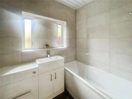 3 bedroom terraced house to rent - Photo 3