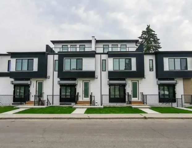 Stunning 3 Bedroom Corner Unit | Upper - 2106 13 Street Northwest, Calgary - Photo 1