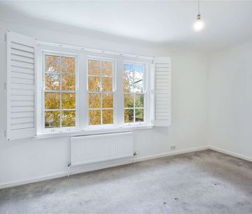 Superbly presented 3 bedroom house with garden and conservatory. - Photo 4