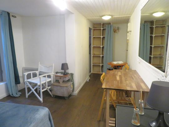 STUDIO MEUBLÉ, 350€ H.C, Nîmes rue de l’Aspic, 22m² - Photo 1