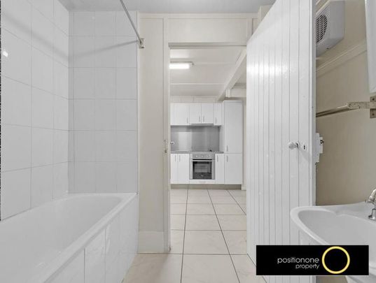 Furnished Renovated 2 Bedroom Unit in the Heart of Highgate Hill - Photo 1