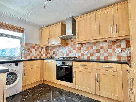 2 bedroom ground floor flat to rent - Photo 4