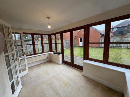 5 Bed House - Detached - Photo 2