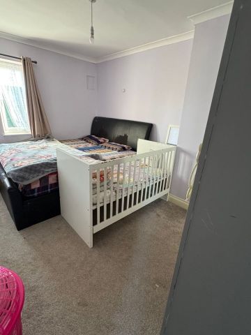 3 Bed Semi-Detached House, Abbey Drive, LU2 - Photo 3