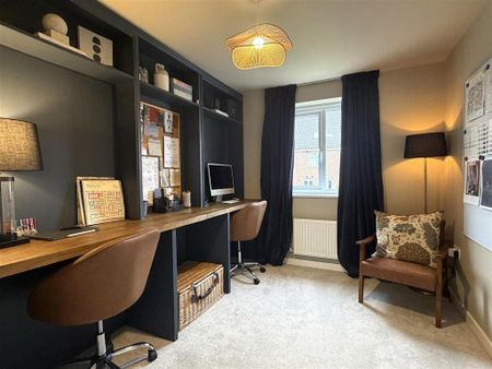 4 bedroom semi-detached house to rent - Photo 2