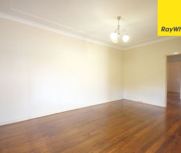 WELL PRESENTED FOUR BEDROOM FAMILY HOME - Photo 4