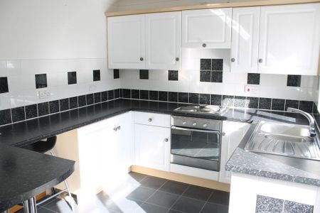 2 bedroom terraced house to rent - Photo 3