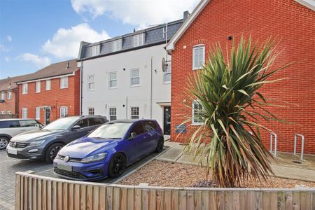 2 bedroom flat to rent - Photo 2