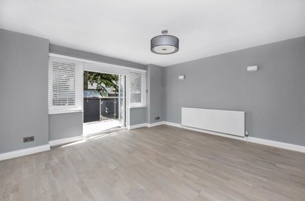 4 Bed End Terrace, Rainbow Avenue, E14 - Photo 1