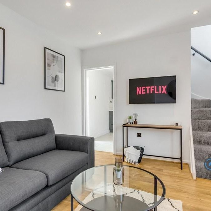 4 bedroom terraced house to rent - Photo 1