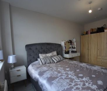 Spacious double bedroom in Acton W3 6DG - Photo 4