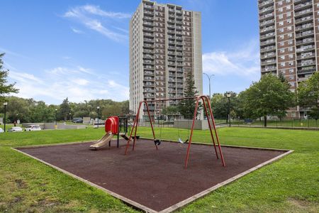 Highland Towers Apartments - 2 Bedroom - Photo 3