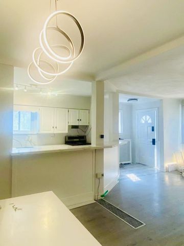 For Lease - 166 Chaplin Crescent Unit# 2nd Floor Bedroom, Toronto, Ontario - Photo 5