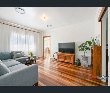 Spacious Three Bedroom Family Home In The Beautiful Suburb Of Mount... - Photo 1