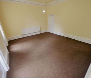 3 bedroom Flat in Otley Road, Leeds - Photo 6