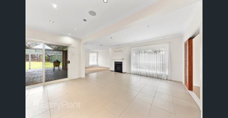 Large Living, Full of Features! - Photo 4