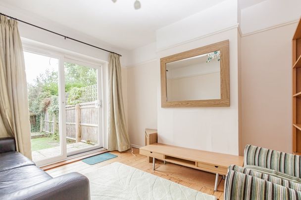 Crotch Crescent, Marston - Photo 1