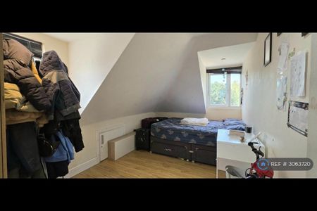 2 bedroom flat to rent - Photo 2
