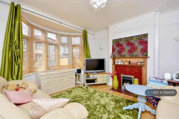 4 bedroom semi-detached house to rent - Photo 1