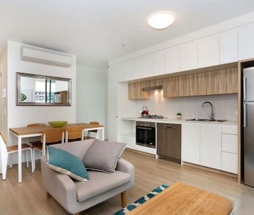 Furnished two-bedroom apartment with large balcony & pool facilities - Photo 6