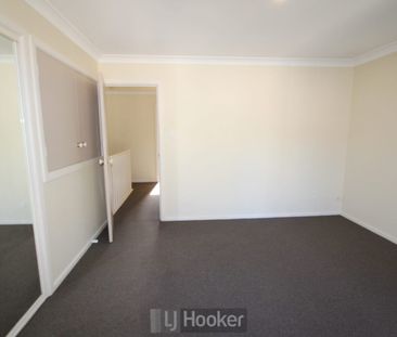 UPDATED THREE BEDROOM TOWNHOUSE BY THE LAKE! - Photo 4