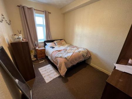 3 bedroom apartment to rent - Photo 3