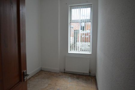 2 bedroom ground floor flat to rent - Photo 3