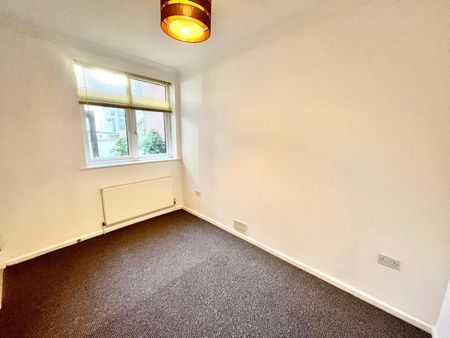 Mount Liell Court East, The Leas, Westcliff-on-Sea, Essex, SS0 8HH - Photo 4