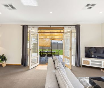 Stunning Family Home in Magill - Photo 2